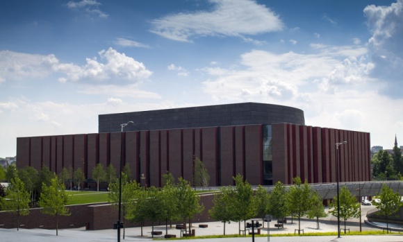 Smart Cities – gdy wizja staje się rzeczywistością … w Polsce Przemysł, BIZNES - Inteligentne miasta stają się rzeczywistością, również w Polsce. Wskazują na to nie tylko badania naukowców oraz firm, ale również realizowane inwestycje. Do grona tych miast dołączyły Katowice, w których Schneider Electric wraz z partnerami zrealizował dwie nowe inwestycje.