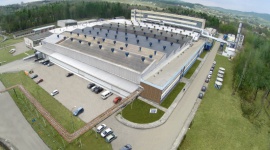 Tarkett znów inwestuje w Polsce Przemysł, BIZNES - Firma Tarkett, światowy lider nowatorskich i zrównoważonych rozwiązań dla podłóg i nawierzchni sportowych, otworzy do końca 2016 roku nową, innowacyjną linię produkcyjną w swojej fabryce w Jaśle. Inwestycja przyniesie regionowi w sumie 130 nowych miejsc pracy.