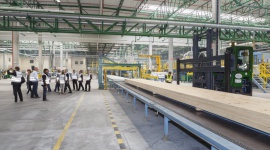 STEICO zwiększa moce produkcyjne w Czarnej Wodzie Przemysł, BIZNES - Fabryka STEICO LVL musi produkować jeszcze więcej ekologicznego materiału konstrukcyjnego. Rok po uruchomieniu zapadła strategiczna decyzja inwestora o dalszej rozbudowie zakładu w Czarnej Wodzie, która pozwoli na podwojenie zdolności wytwórczych do 160 000 m3.