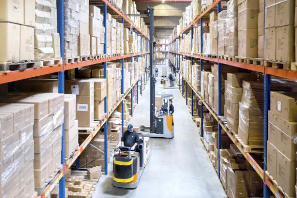 Rozwiązanie nadążające za ekspansją marki Przemysł, BIZNES - W przedsiębiorstwach e-commerce tempo zmian w zakresie procesów intralogistycznych wymusza zastosowanie elastycznych rozwiązań i optymalizację floty. Dobrym przykładem spełniającego te warunki wdrożenia jest całościowa realizacja w centrum dystrybucyjnym Butlers.