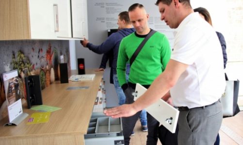 Hettich on Tour – zobaczyć, dotknąć, zamontować