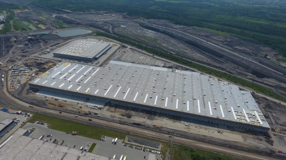 PROTAN POLSKA dla Centrum Logistycznego Amazon w Sosnowcu Przemysł, BIZNES - Protan Polska dostarczył rozwiązania membranowe dla pokrycia dachu do największego magazynu AMAZON w Sosnowcu. Centrum Logistyczne jest największym obiektem w Polsce z ponad 100 000 m2 dachu na jednym budynku. To kolejna realizacja Protan Polska dla AMAZON.