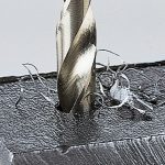 Wiertło do betonu, metalu i drewna – jak je wybrać?