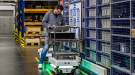 Roboty mobilne szansą na zautomatyzowanie transportu wewnętrznego w CEE Przemysł, BIZNES - Producent robotów mobilnych Mobile Industrial Robots (MiR) po raz pierwszy zaprezentował swoje rozwiązania podczas spotkania w Warszawie.