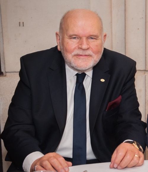 F.B.I. TASBUD S.A. zrealizuje pięć nowych projektów budowlanych BIZNES, Nieruchomości - Spółka F.B.I. TASBUD S.A. ogłosiła, że zrealizuje nowe, ambitne projekty z sektora budownictwa kubaturowego. Generalny Wykonawca z wyłącznie polskim kapitałem rozpoczął równolegle budowy pięciu inwestycji mieszkaniowo – usługowych zlokalizowanych w Warszawie.