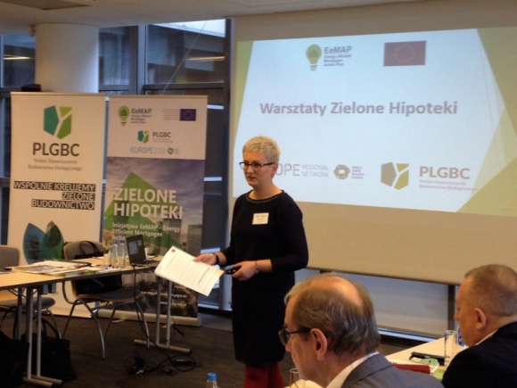 Podsumowanie Warsztatów ZIELONE HIPOTEKI w ramach Projektu EeMAP BIZNES, Nieruchomości - W ramach Projektu EeMAP mającego na celu stworzenie wytycznych dla ujednoliconej europejskiej energooszczędnej hipoteki, odbyły się Warsztaty Zielone Hipoteki. Organizatorem spotkania ekspertów było Polskie Stowarzyszenie Budownictwa Ekologicznego PLGBC.