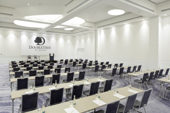 „Świadome konferencje” – nowy koncept BIZNES, Nieruchomości - Spotkania biznesowe uwzględniające ograniczenia zużycia wody i energii, minimalizowanie negatywnego wpływu na środowisko, ale też masaż relaksacyjny, jogę, czy wycieczkę rowerową po mieście. DoubleTree by Hilton Wroclaw wprowadza nowy koncept konferencyjny.