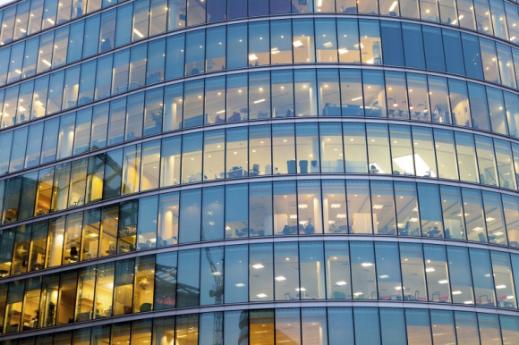 Kancelaria Linklaters doradzała NIAM przy zakupie 4 budynków od firmy Skanska