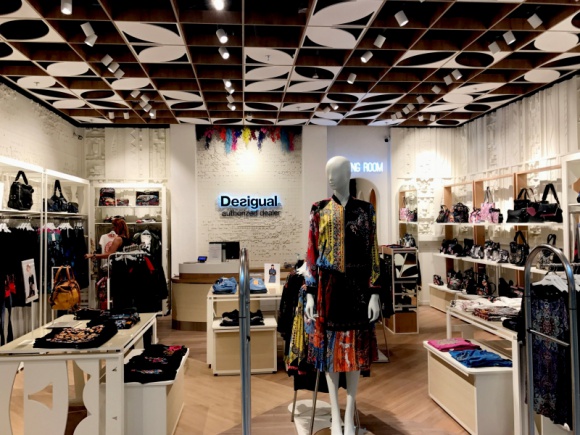 Desigual po raz pierwszy w Bydgoszczy, czyli Zielone Arkady z nowym najemcą BIZNES, Nieruchomości - W Zielonych Arkadach w Bydgoszczy odbyło się wielkie otwarcie salonu Desigual.