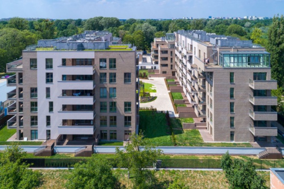 Osiedle Awangarda – unikalna enklawa na mapie Warszawy BIZNES, Nieruchomości - Warszawa to mnogość inwestycji deweloperskich, które wypełniają każdy zakątek miasta – od prawobrzeżnej Białołęki aż po lewobrzeżny Ursynów. Pośród osiedli mieszkaniowych są te, które łączą w sobie prestiż, nowoczesność oraz bliskość natury.