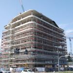 SQ Businnes Center – rozpoczęto montaż szklanej fasady