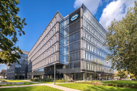 Graffit sprzedany! BIZNES, Nieruchomości - Hines oraz Zeus Capital Management finalizują pierwszą transakcję zakupu biurowca w Warszawie w 2019 roku.