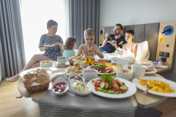 Ferie nad Bałtykiem – Hotel Number One z nową ofertą BIZNES, Nieruchomości - Zlokalizowany w centrum Gdańska Hotel Number One zaprasza na ferie zimowe. Obiekt proponuje pobyty z mocą atrakcji dla gości m.in. animacjami, warsztatami kulinarnymi oraz wieczorami filmowymi z gorącą czekoladą. Hotel przygotował także darmowe pobyty dla dzieci poniżej 12 r.ż.