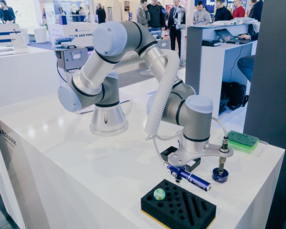Coboty Universal Robots na targach Automaticon