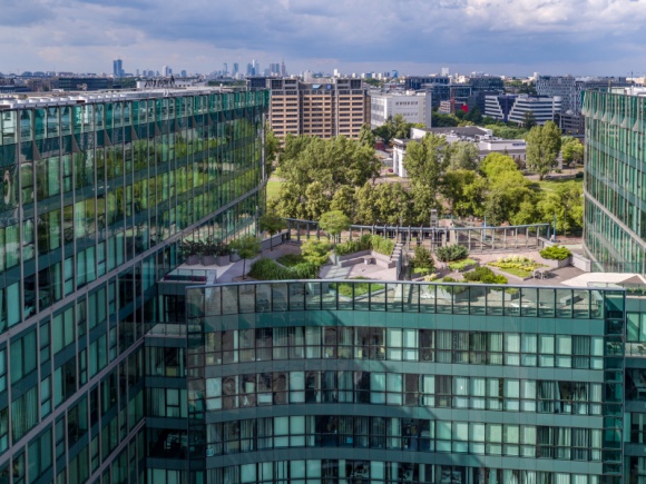 Nowe umowy i przedłużenia najmu w New City
