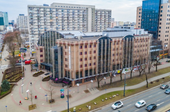 Biurowiec ATRIUM International z nowym właścicielem BIZNES, Nieruchomości - STRABAG Real Estate nabył biurowiec ATRIUM International w Warszawie.
