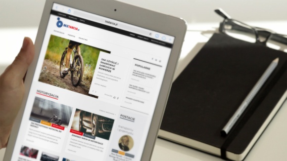 Startuje BezTarcia.pl - nowy portal ekspercki marki FUCHS Przemysł, BIZNES - Firma FUCHS produkująca środki smarne, uruchomiła portal BezTarcia.pl - serwis dla zawodowców i pasjonatów nowych technologii. Serwis powstał, by popularyzować wiedzę i inspirować. Na platformie płynnie zazębiają się tematy w 3 kategoriach: Motoryzacja, Rolnictwo, Przemysł.