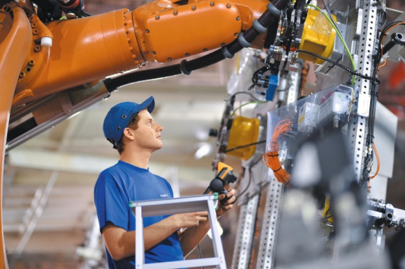 Leadec wygrywa kontrakt na kompleksowe usługi utrzymania technicznego Przemysł, BIZNES - Firma Leadec podpisała kontrakt na kompleksową obsługę techniczną linii produkcyjnych i montażowych silników w nowym zakładzie w Jaworze.