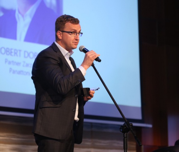 Panattoni Europe z CEO Roku dla Roberta Dobrzyckiego BIZNES, Nieruchomości - Robert Dobrzycki - Chief Executive Officer Europe Panattoni Europe otrzymał nagrodę CEO Roku w prestiżowym konkursie Diamenty Inwestycji, organizowanego przez Executive Club.