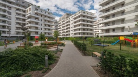 Czym deweloperzy zachęcają do zakupu mieszkań latem BIZNES, Nieruchomości - W jaki sposób deweloperzy przyciągają klientów do biur sprzedaży w okresie wakacyjnym? Czy planują letnie promocje? Sondę prezentuje serwis nieruchomości Dompress.pl