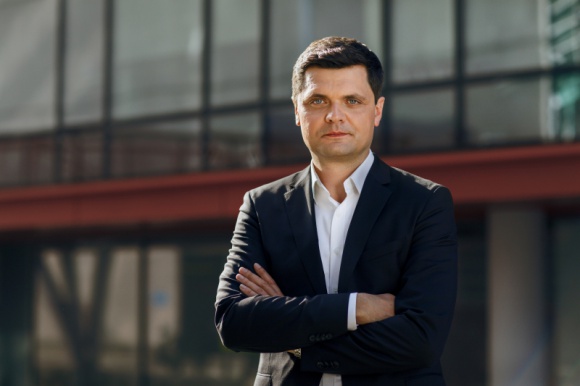 Produkcja w Polsce w kontekście Czwartej Rewolucji Przemysłowej Przemysł, BIZNES - Czwarta Rewolucja Przemysłowa to niewątpliwie szansa dla polskiej gospodarki. Widzieliśmy, jak niesprzyjające okoliczności polityczne 200 lat temu utrudniły Polsce skorzystanie z mechanizacji i uprzemysłowienia, czego skutki obserwujemy do dziś.