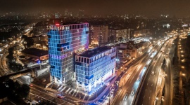 Vector+ wyznacza kierunek BIZNES, Nieruchomości - 26 września odbyło się uroczyste otwarcie pierwszej biurowej inwestycji firmy Profbud oddanej do użytku już w czerwcu. Nowoczesny obiekt, zaprojektowany przez pracownię JSK Architekci, czeka teraz na ostatnich najemców, bowiem wynajęto już 85% całej przestrzeni.