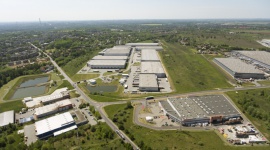 Firma Reslogistic wprowadzi się do Alliance Silesia Logistics Center w Czeladzi BIZNES, Nieruchomości - Reslogistic należąca do grupy Rybexim, wynajęła 7 000 mkw. powierzchni magazynowej w Alliance Silesia Logistics Center w Czeladzi. W transakcji najmu wspierała klienta firma AXI IMMO Group.
