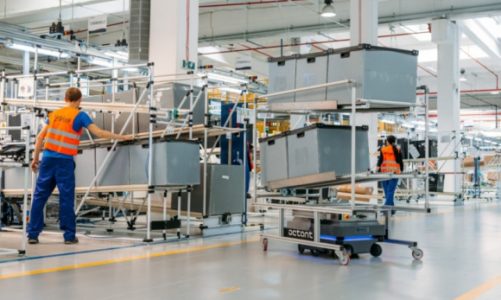 Flota robotów MiR200 usprawnia logistykę w zakładzie Whirlpool w Łodzi