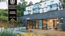 Nowe Kolibki z tytułem Five Star na londyńskiej gali European Property Awards BIZNES, Nieruchomości - European Property Awards to największy i jednocześnie najbardziej prestiżowy konkurs architektoniczny w Europie. Podczas uroczystej gali, która odbyła się 24 października w hotelu Royal Lancaster w Londynie, projekt gdyńskiego osiedla Nowe Kolibki otrzymał nagrodę Five Star.
