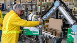 6 robotów współpracujących Universal Robots wspiera Unilever w Katowicach Przemysł, BIZNES - W fabryce Unilever w Katowicach coboty przyspieszają proces paletyzacji i poprawiają ergonomię pracy