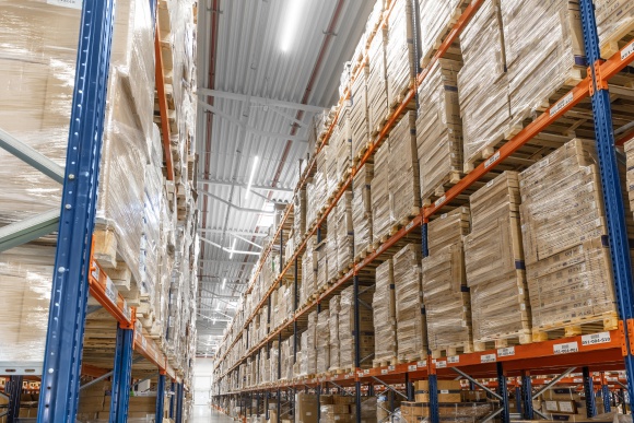 Ergonomia i bezpieczeństwo – LED-owe oświetlenie magazynów