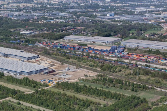 DSV Road stawia na Panattoni - wynajem ok. 7300 mkw w ramach City Logistics Łódź BIZNES, Nieruchomości - Panattoni, lider rynku nieruchomości przemysłowych w Europie, wynajął ok. 7300 m kw. firmie DSV Road w ramach City Logistics Łódź II. Zaawansowany technicznie obiekt zostanie oddany najemcy już w czerwcu br.