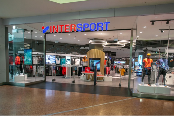 Flagowy salon INTERSPORT 2.0 w Warszawie otwarty BIZNES, Nieruchomości - Sieć INTERSPORT Polska otworzyła pierwszy w Warszawie salon nowej generacji w formacie INTERSPORT 2.0.