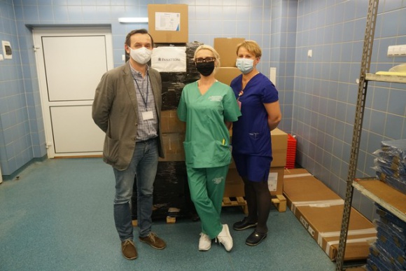 Panattoni wspiera walkę z koronawirusem – sprzęt za 500000 PLN trafi do szpitali BIZNES, Nieruchomości - Panattoni, lider rynku nieruchomości przemysłowych w Europie, przeznaczył 500 000 PLN na kupno sprzętu dla trzech szpitali. Placówki w Szczecinie, Białymstoku i Poznaniu zostały wybrane w konsultacji z Ministerstwem Zdrowia.