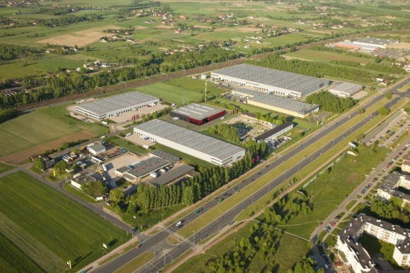 Spokojny sen z BekaertDeslee na dłużej w parku SEGRO BIZNES, Nieruchomości - Firma BekaertDeslee, producent poszyć do materacy, zdecydowała o przedłużeniu umowy najmu nieruchomości magazynowej, zlokalizowanej w SEGRO Business Park Łódź. Na terenie parku już od pięciu lat BekaertDeslee prowadzi swój zakład produkcyjny.