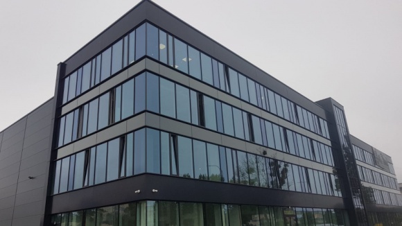 Chylonia Business Park niemal w całości skomercjalizowana BIZNES, Nieruchomości - Kończy się proces komercjalizacji nowoczesnego obiektu biurowo-magazynowego Chylonia Business Park w Gdyni. Pozostały ostatnie wolne miejsca w części biurowej. W planach jest dalsza rozbudowa inwestycji.