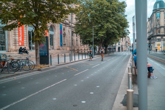 PLGBC wraz z grupą ekspertów opracowało projekt modelowej uchwały dla samorządów BIZNES, Nieruchomości - W ramach prac Komisji Legislacyjnej, PLGBC podjęło próbę wypracowania wzoru uchwały, która będzie ułatwiać zrównoważone inwestycje w miastach i gminach.