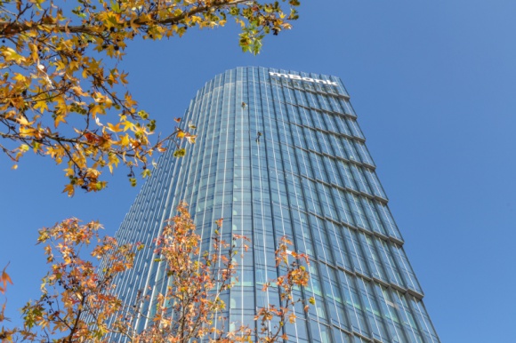 Wieżowiec Mennica Legacy Tower oddany do użytkowania! BIZNES, Nieruchomości - Wieżowiec Mennica Legacy Tower, zlokalizowany przy skrzyżowaniu ulic Prostej i Żelaznej na warszawskiej Woli, uzyskał prawomocne pozwolenie na użytkowanie.