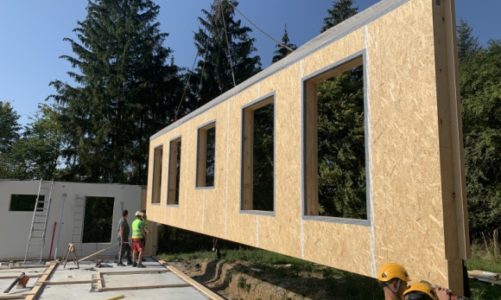 Pierwsza kancelaria leśna z elementów prefabrykowanych w fabryce STEICO
