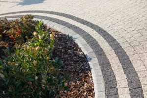 Polbruk_Obrzeże Canto Trapez Obrzeża – dekoracja i stabilizacja